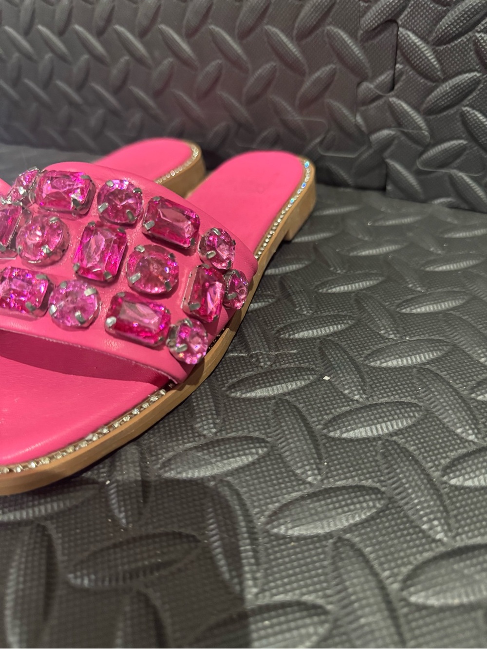 Women’s Hot Pink Rhinestone Slide Sandals Size 7 Glam Statement Slides - Picture 5 of 9